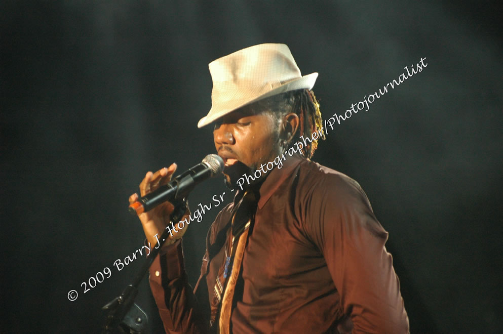 Da'ville @ Reggae Sumfest 2009 - International Night 2 - Reggae Sumfest 2009,Catherine Hall, Montego Bay, St. James, Jamaica W.I. - Saturaday, July 25, 2009 - Reggae Sumfest 2009, July 19 - 25, 2009 - Photographs by Net2Market.com - Barry J. Hough Sr. Photojournalist/Photograper - Photographs taken with a Nikon D70, D100, or D300 - Negril Travel Guide, Negril Jamaica WI - http://www.negriltravelguide.com - info@negriltravelguide.com...!